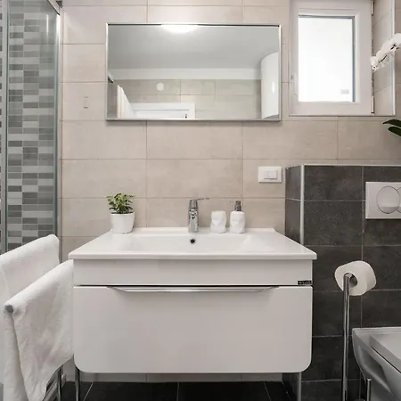 Moderne Vala Premium In Mit Whirlpool Und Meerblick Vrsar
